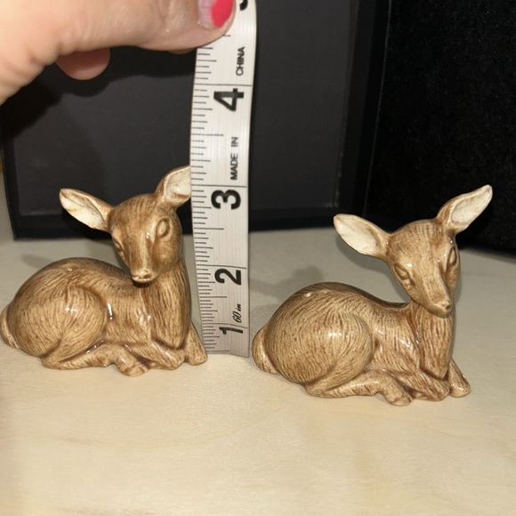 Vintage Deer Ceramic Salt & Pepper Shakers - Picture 5 of 6